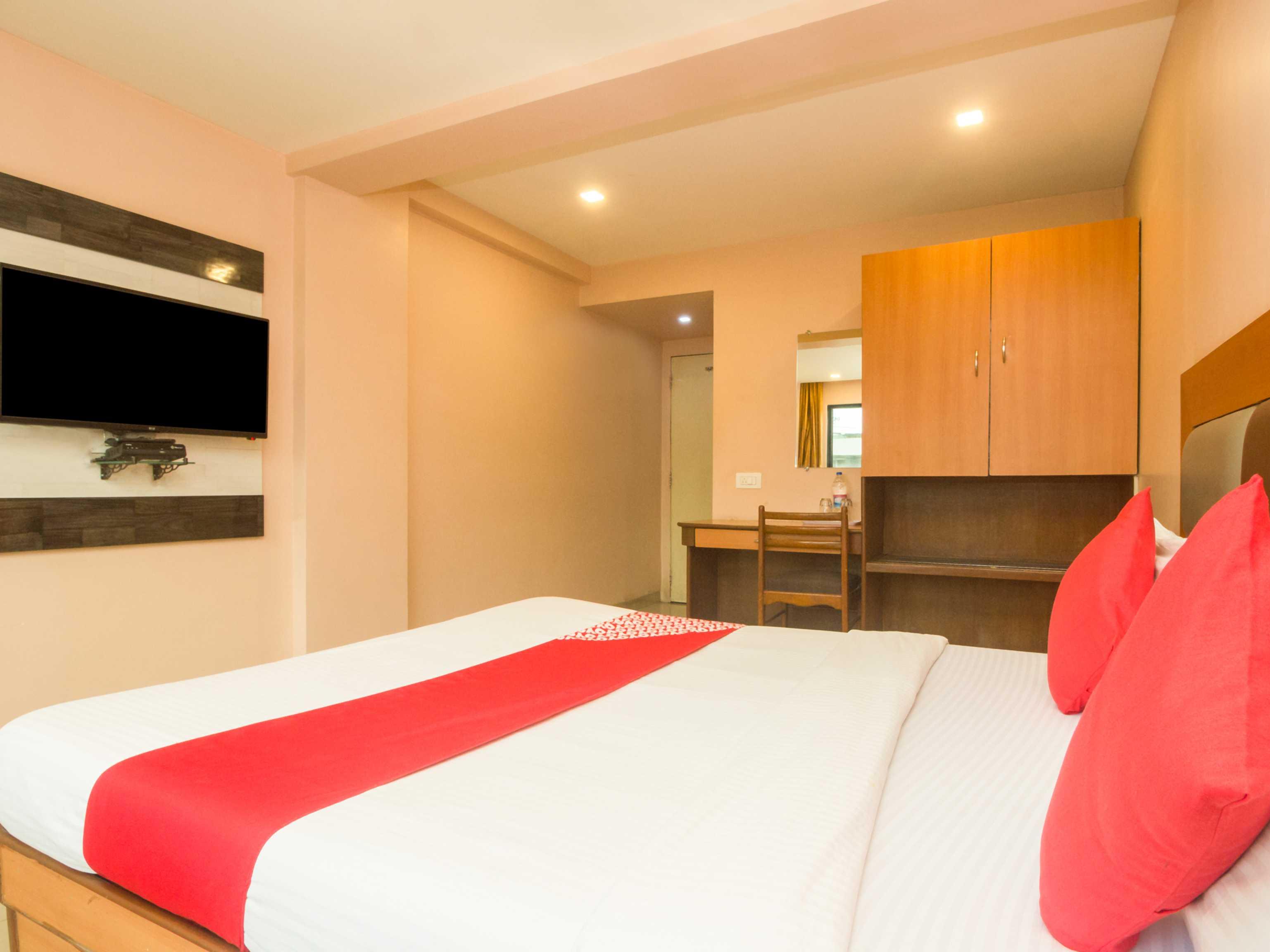 Oyo Hotel Sarovar Grand Kalamboli Εξωτερικό φωτογραφία