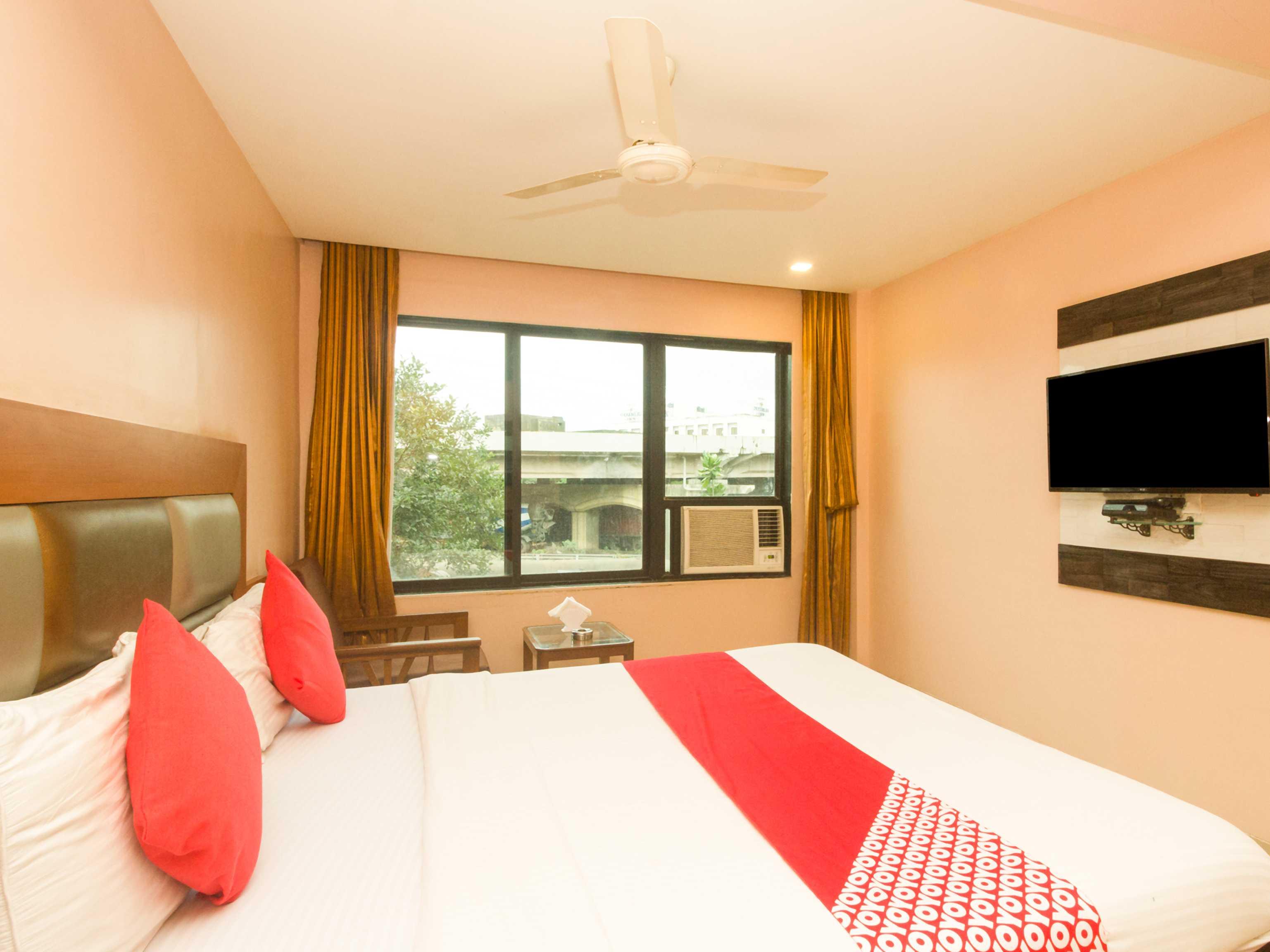 Oyo Hotel Sarovar Grand Kalamboli Εξωτερικό φωτογραφία