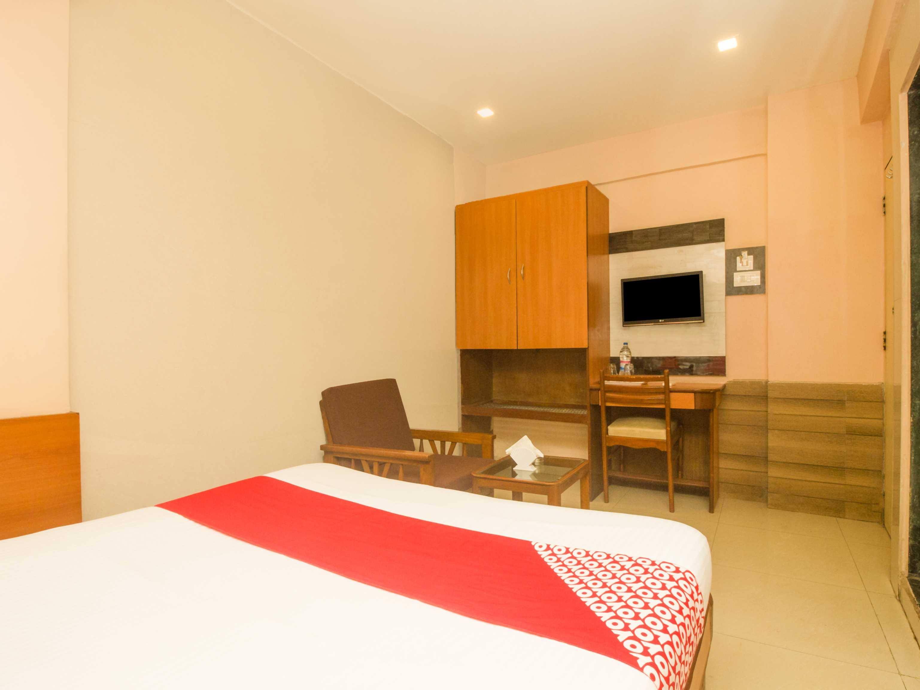Oyo Hotel Sarovar Grand Kalamboli Εξωτερικό φωτογραφία