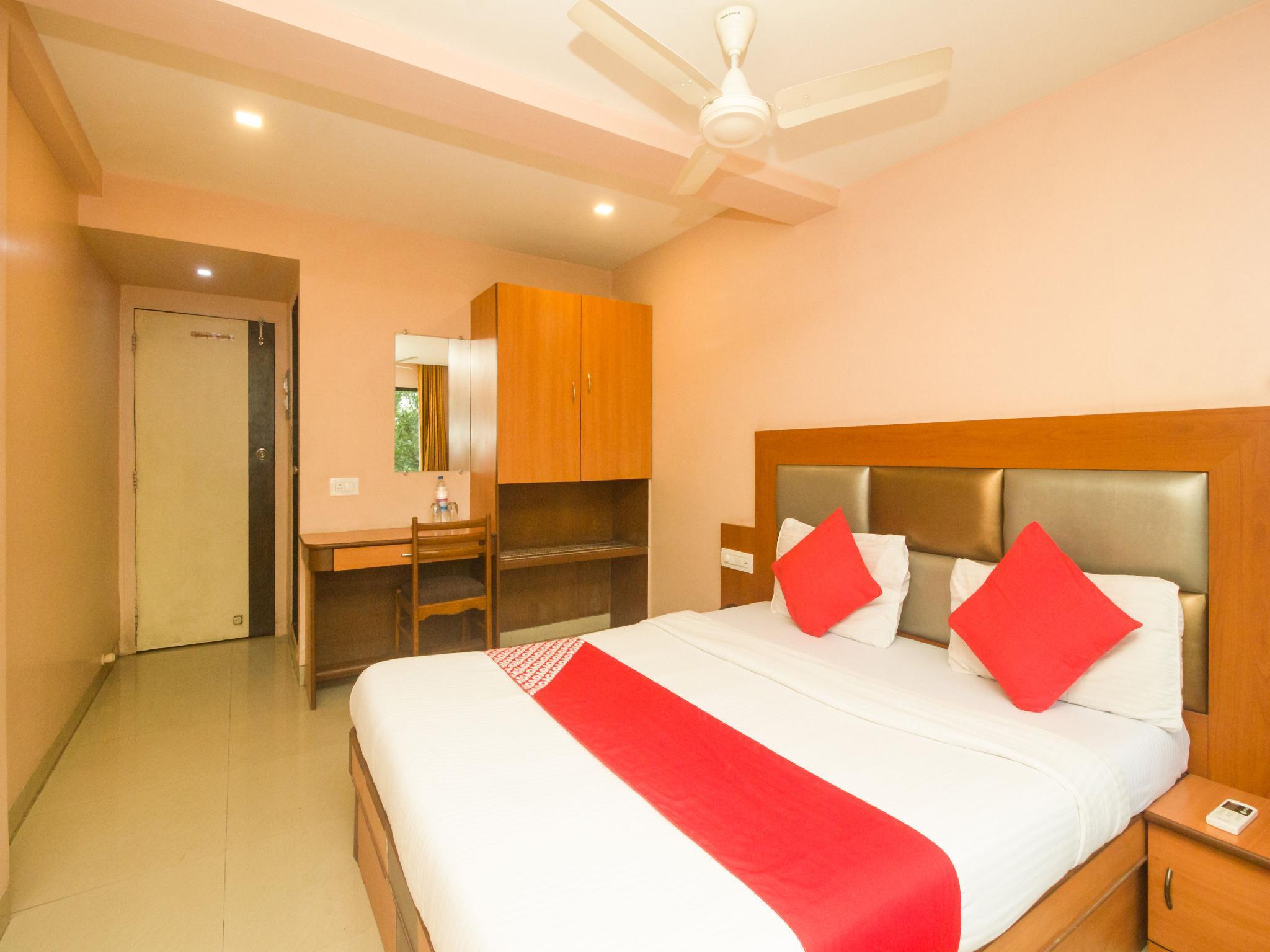 Oyo Hotel Sarovar Grand Kalamboli Εξωτερικό φωτογραφία