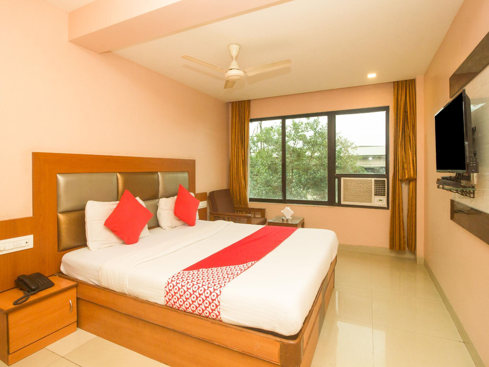 Oyo Hotel Sarovar Grand Kalamboli Εξωτερικό φωτογραφία