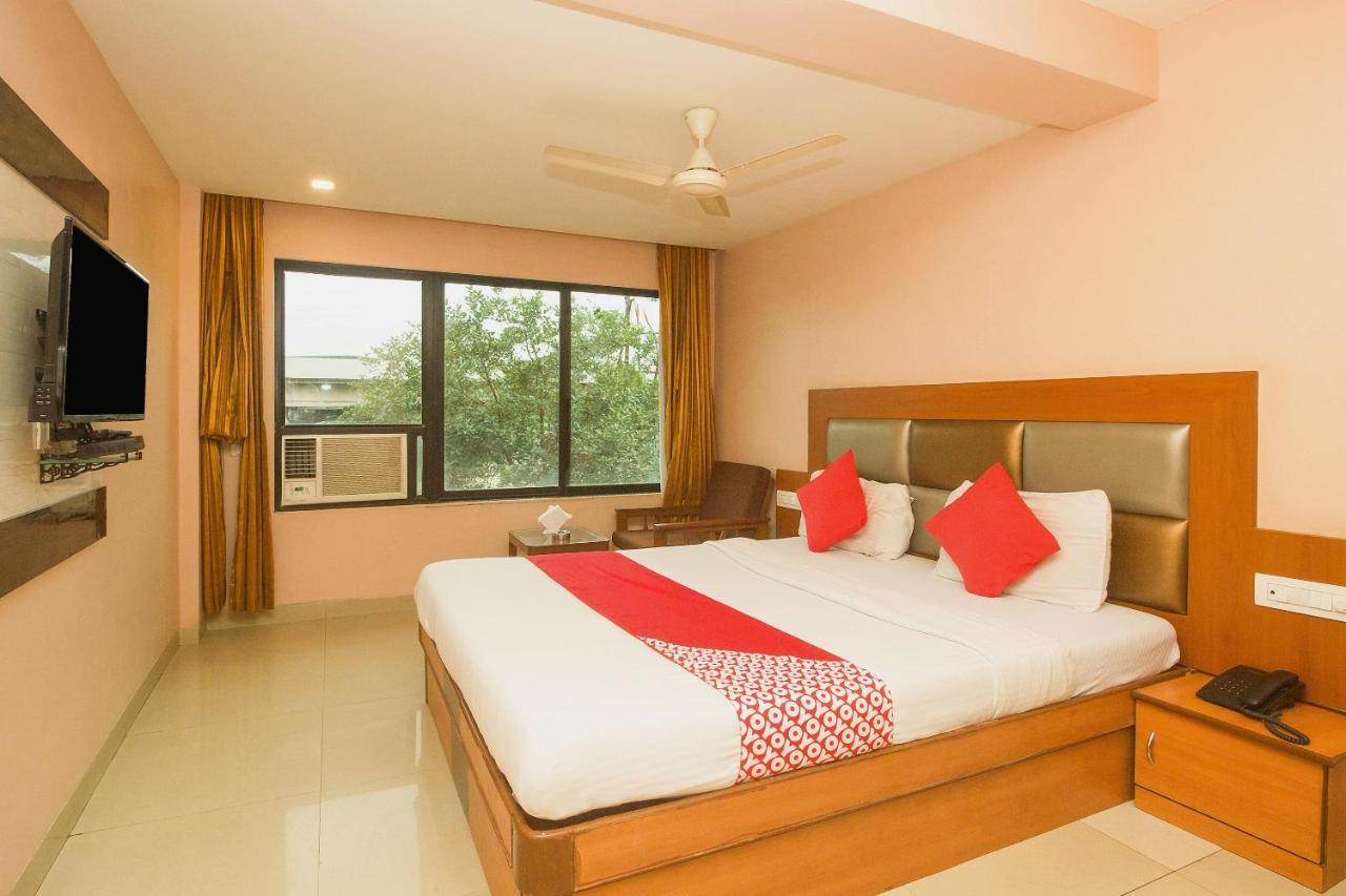 Oyo Hotel Sarovar Grand Kalamboli Εξωτερικό φωτογραφία