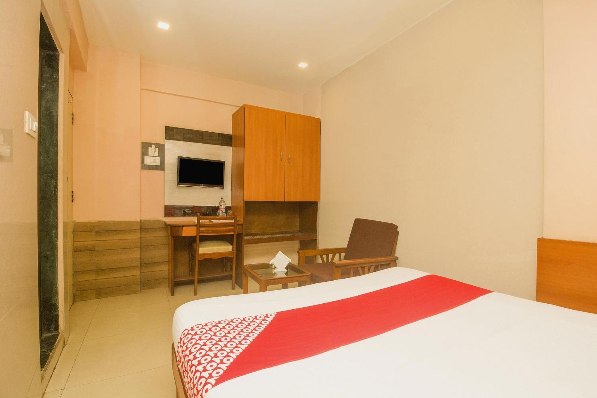 Oyo Hotel Sarovar Grand Kalamboli Εξωτερικό φωτογραφία