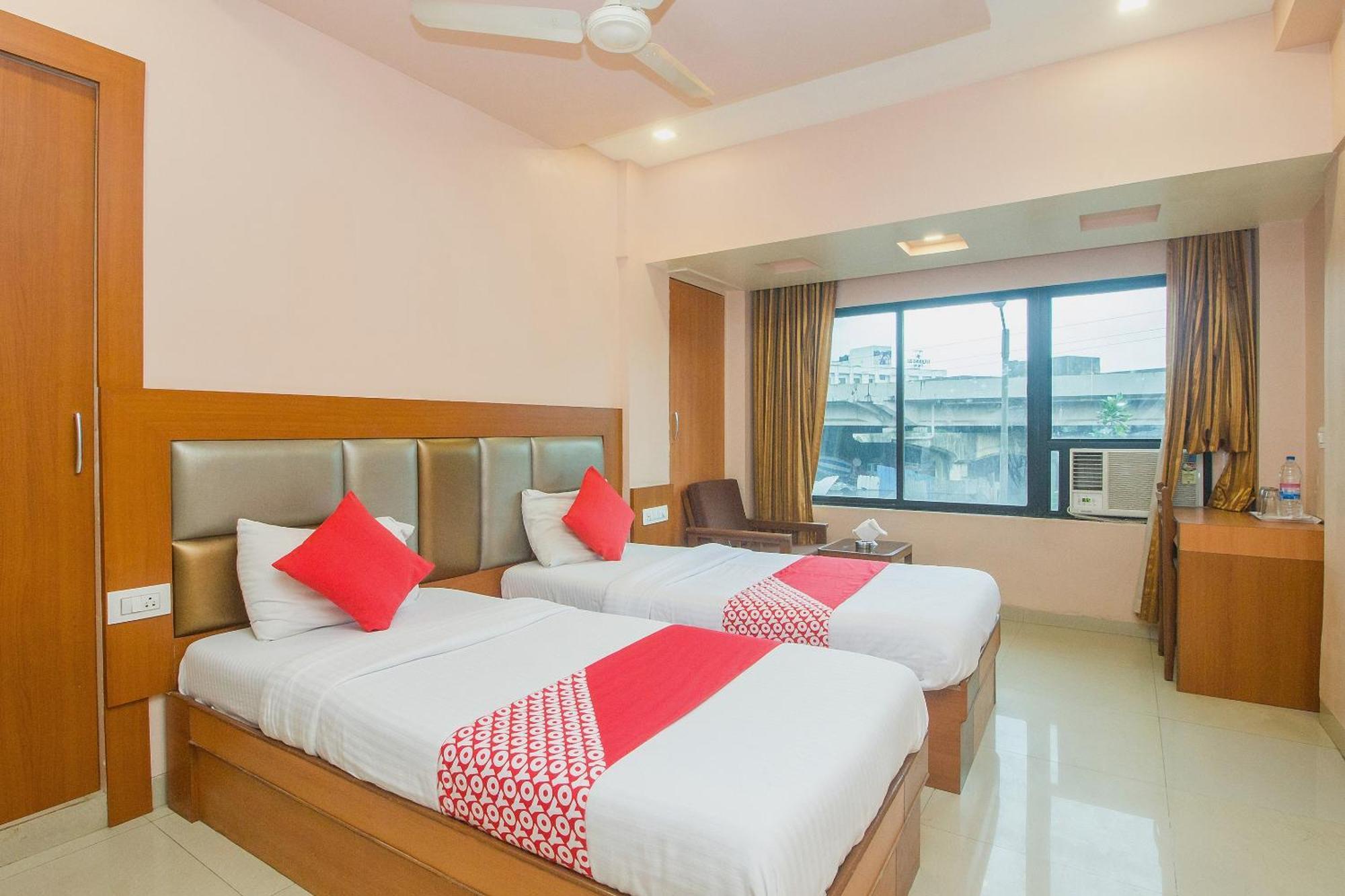 Oyo Hotel Sarovar Grand Kalamboli Εξωτερικό φωτογραφία
